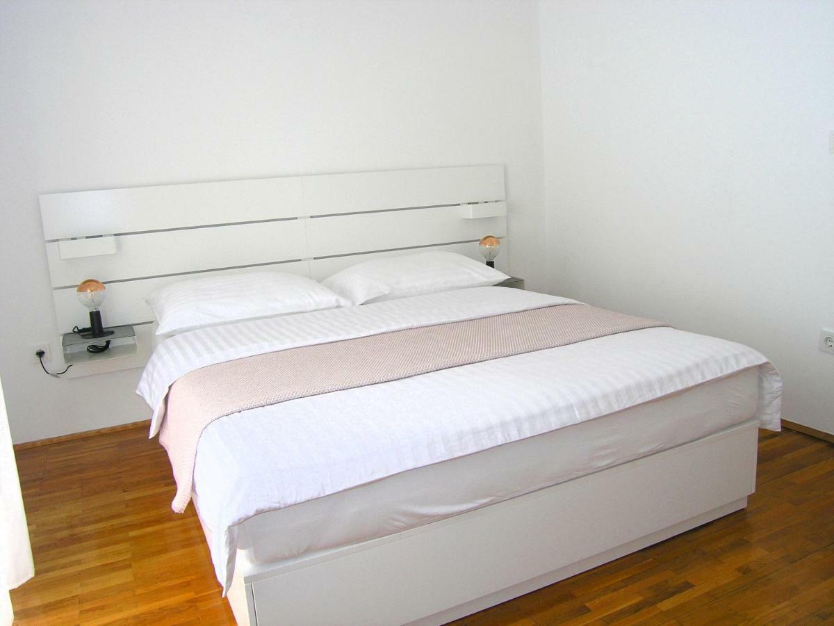 Apartments Ines Krk Town Extérieur photo